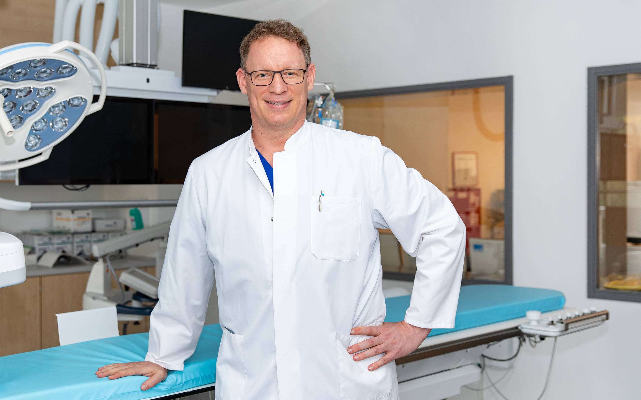  Montag unter 0202 / 271 44 45 am Rundschau-Telefon: Kardiologie-Chefarzt Dr. Jan-Erik Gülker beantwortet Fragen rund um Bluthochdruck und Herzerkrankungen und informiert über neue Behandlungsmöglichkeiten. 